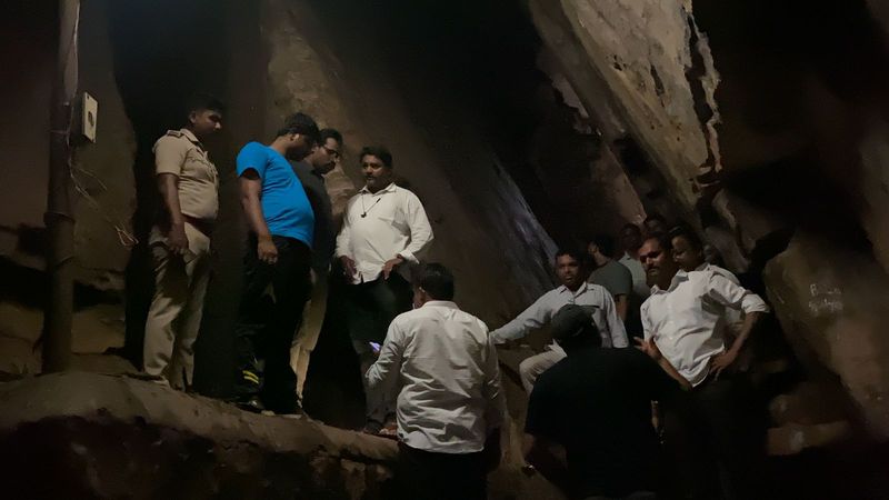 Police Resucued Young Man Who Fell in to the 140 Foot Trench at Gokak in Belagavi grg