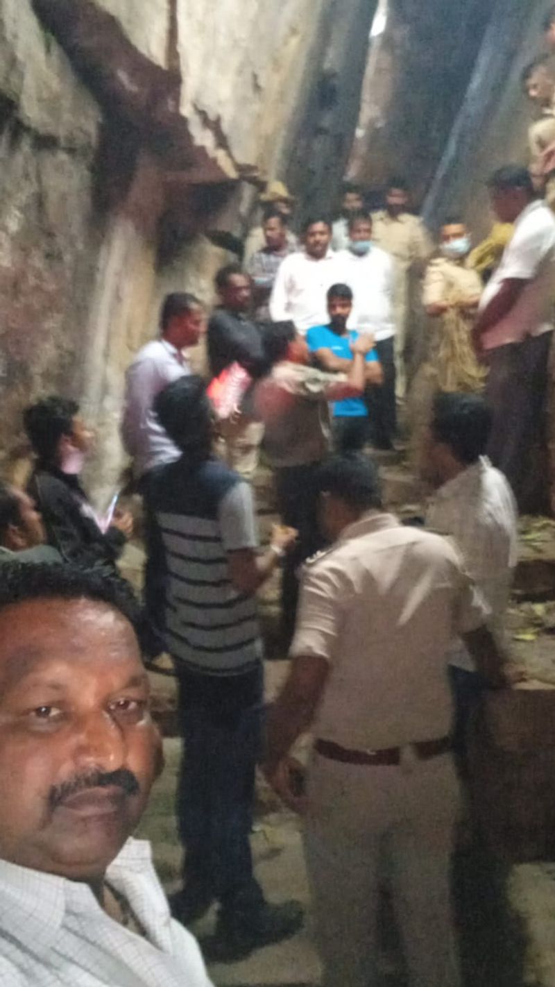 Police Resucued Young Man Who Fell in to the 140 Foot Trench at Gokak in Belagavi grg