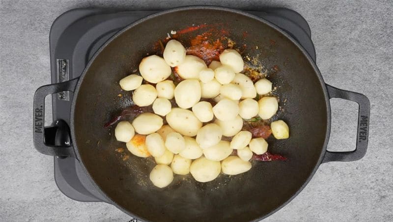 Try this tandoor aloo recipe at home