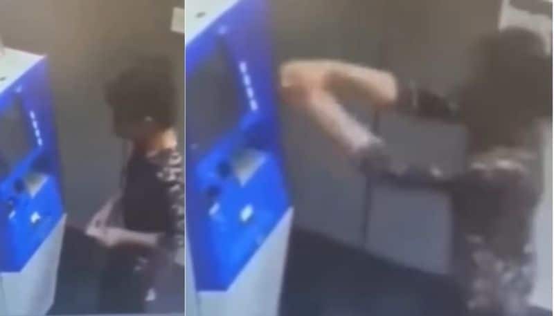 Girl Could not Control Herself and Dances Her Heart Out While Withdrawing Money At The ATM dpl