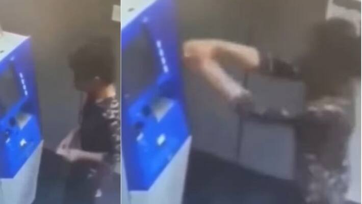Girl Couldn't Control Herself Dances While Withdrawing Money At The ATM Girl Couldn't Control Herself Dances While Withdrawing Money At The ATM