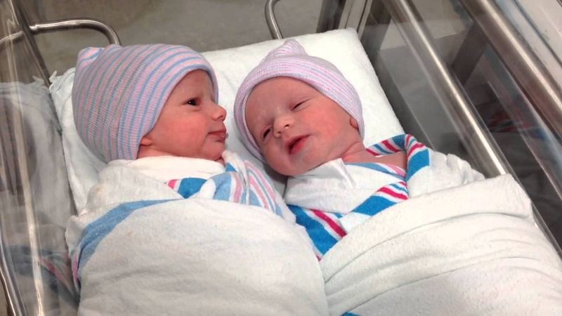 this kind of couples will give birth to twins children and these are sypmtoms while twins in womb