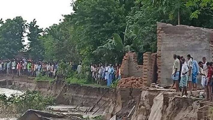 Terrible erosion in Ganges at Murshidabad house-garden-farming land washed out bmm Terrible erosion in Ganges at Murshidabad house-garden-farming land washed out bmm