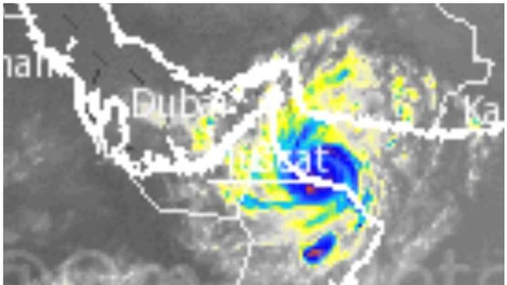 Cyclone Shaheen enters in oman through Musannah and Suwaiq Cyclone Shaheen enters in oman through Musannah and Suwaiq