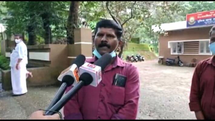 cpim picket police station thenmala after station officer racist remarks cpim picket police station thenmala after station officer racist remarks