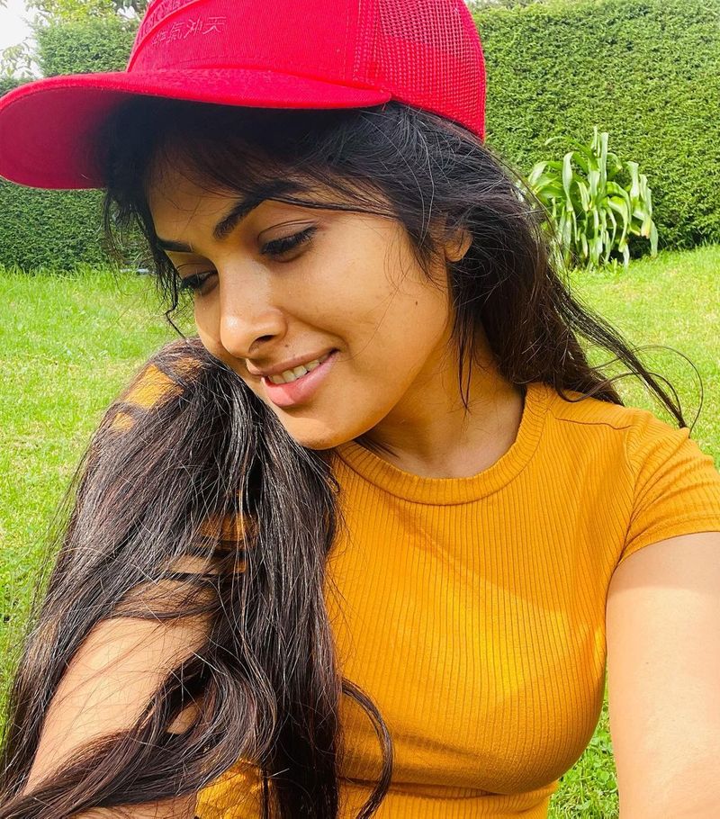 bigg boss fame divi stuns in make up less photos her latest photos goes viral