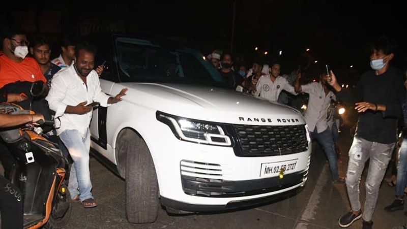 Salman Khan visit Shahrukh Khan home after Aryan Khan arrest users troll Bhaijaan