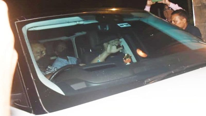 Salman Khan visit Shahrukh Khan home after Aryan Khan arrest users troll Bhaijaan
