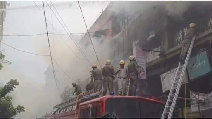 fire breaks out in kalutala street at kolkata bmm fire breaks out in kalutala street at kolkata bmm