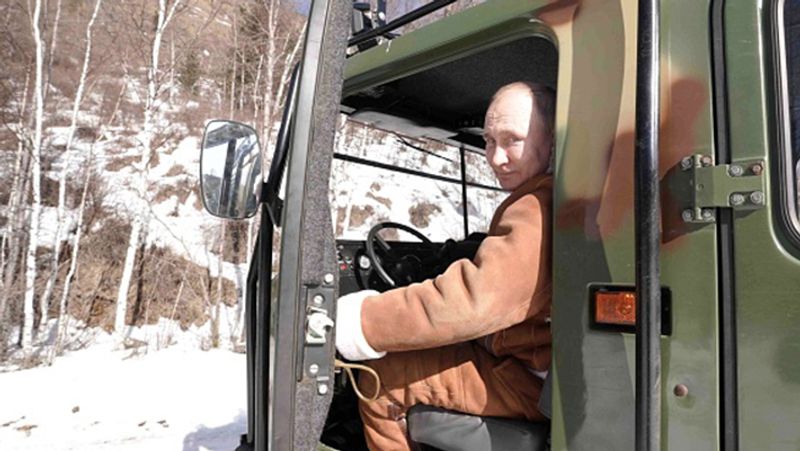 Russian President Vladimir Putin accused of tax evasion according to Pandora Papers
