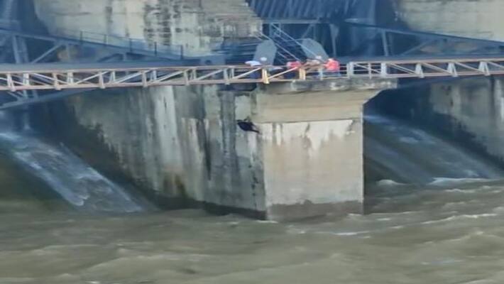 younster dies after saving his fried from flood water at singur project younster dies after saving his fried from flood water at singur project