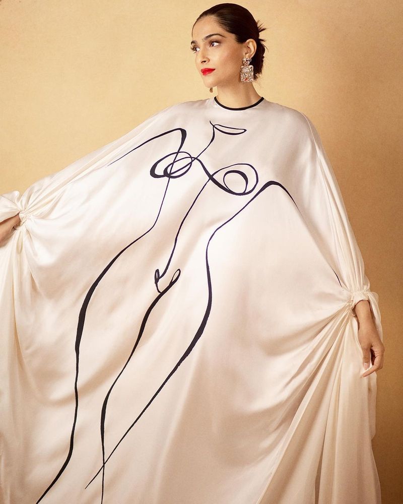 sonam kapoor big shock to fans with her nude dress viral in internet