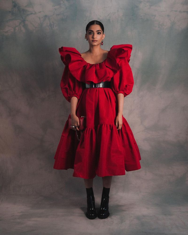 sonam kapoor big shock to fans with her nude dress viral in internet