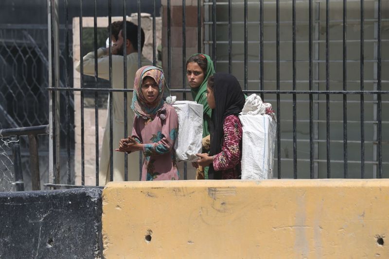 Afghan kids smuggled themselves into Pakistan by clinging to lorries