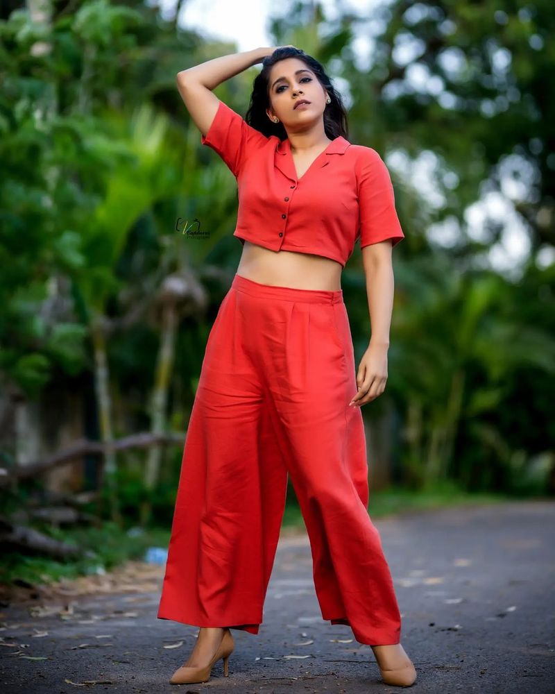 anchor rashmi belly show with her hot photos just like glamour festival