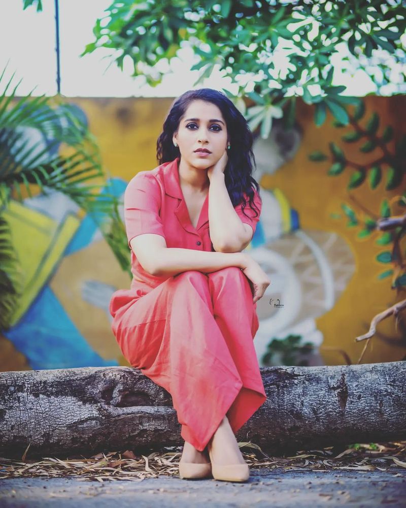 anchor rashmi belly show with her hot photos just like glamour festival