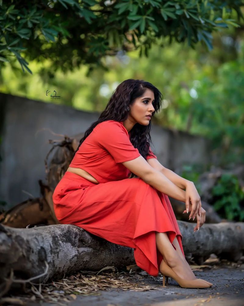 anchor rashmi belly show with her hot photos just like glamour festival