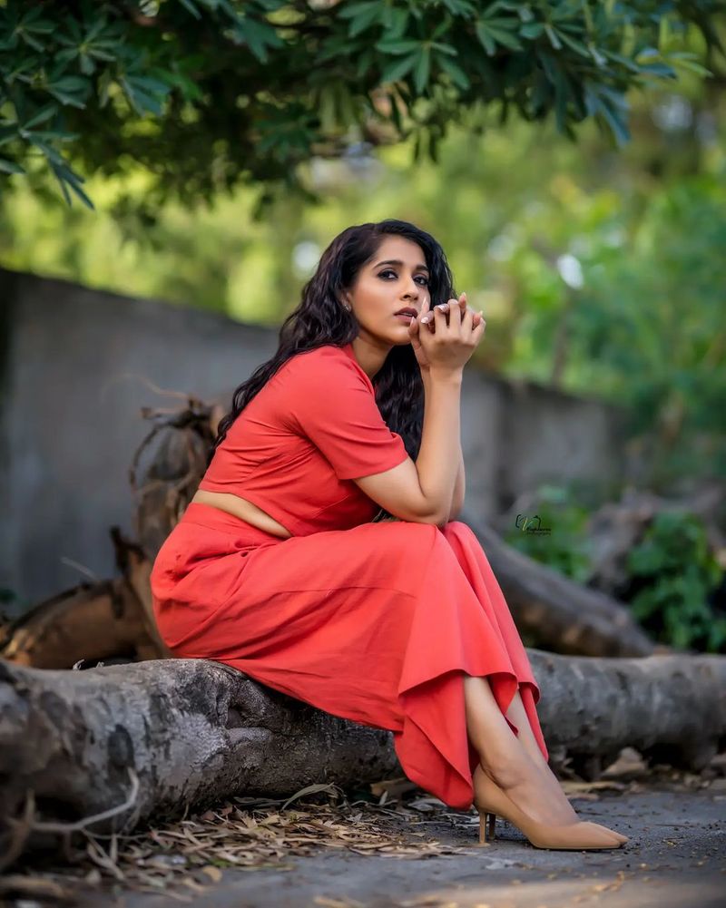 anchor rashmi belly show with her hot photos just like glamour festival