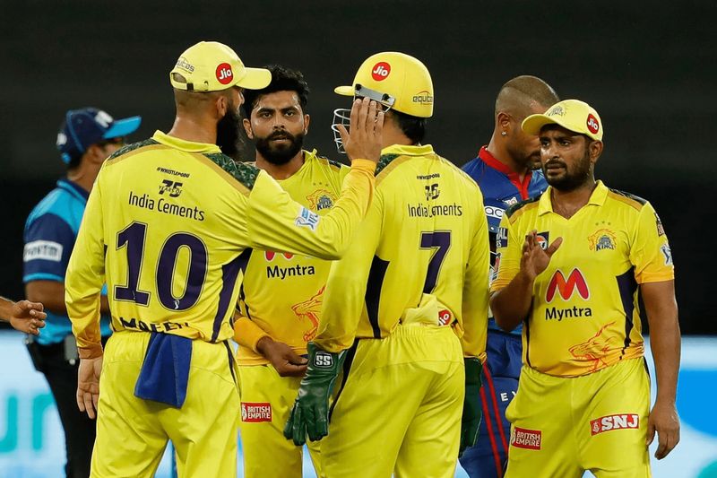 CSK know how to': Gavaskar unnerves RCB with 'Mahi is different' remark