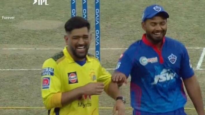 IPL 2021: MS Dhoni and Rishabh Pant Bromance Video goes viral IPL 2021: MS Dhoni and Rishabh Pant Bromance Video goes viral