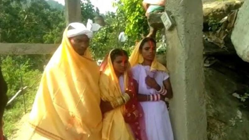 Jharkhand strange love story 2 girls married same boy in same mandap