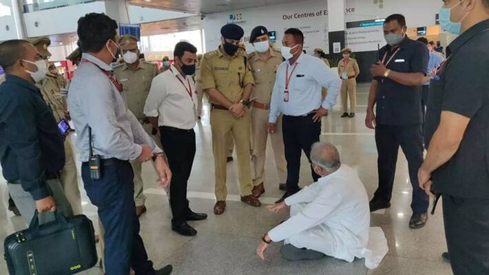 uttar pradesh lakhimpur violence chhattisgarh cn bhupesh baghel stopped at lucknow airport uttar pradesh lakhimpur violence chhattisgarh cn bhupesh baghel stopped at lucknow airport
