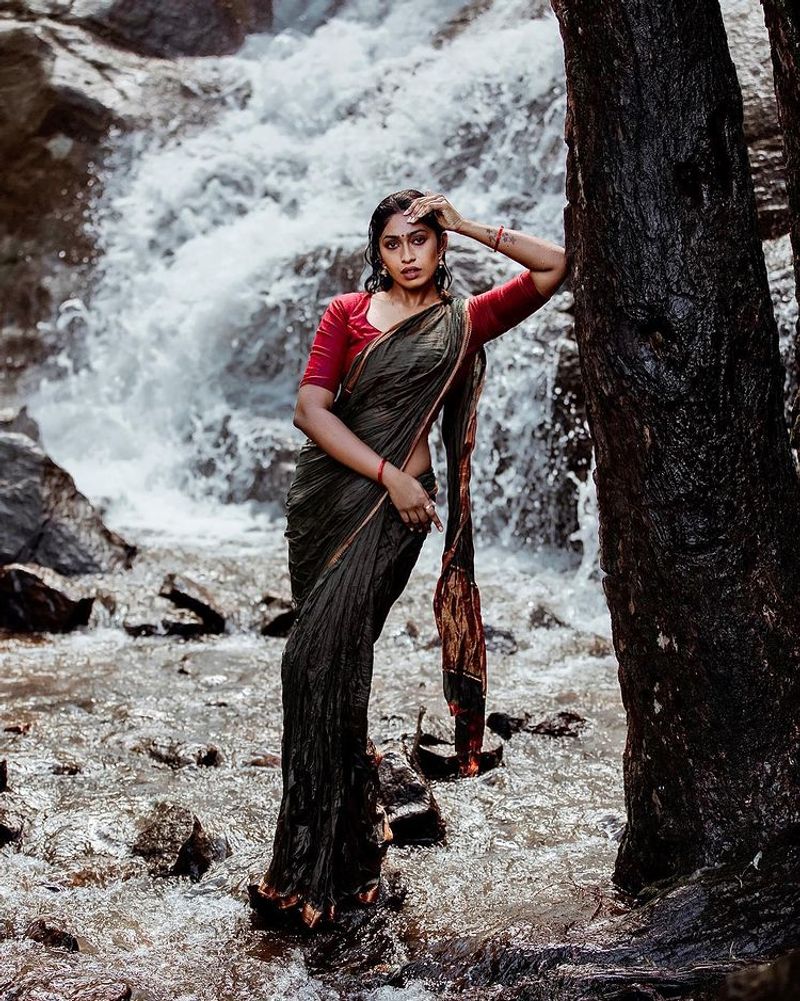Kamalhassan hosted biggboss tamil 5 contestant suruthi periyasamy hot saree photos