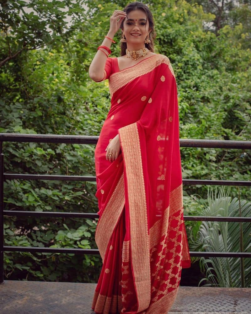 keerthy suesh shares her vintage looks from marakkar movie