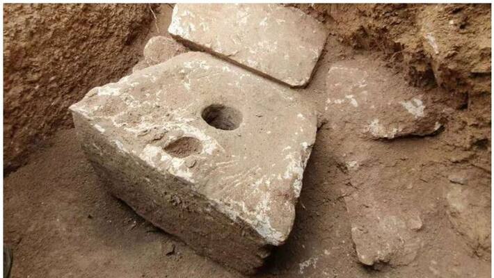 2700 year old toilet found in Jerusalem 2700 year old toilet found in Jerusalem
