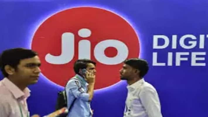Reliance Jio Network Down across the country company pulled up on Twitter see reaction Reliance Jio Network Down across the country company pulled up on Twitter see reaction