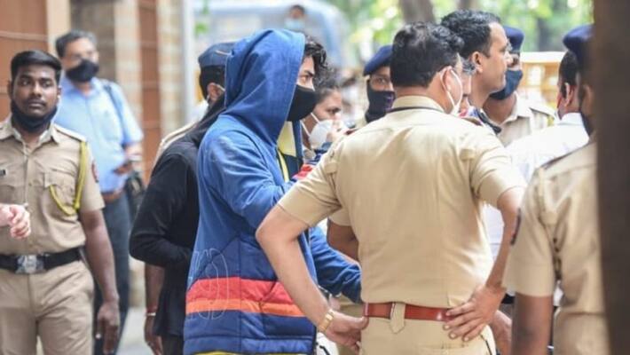 aryan khan provided with science books in ncb custody aryan khan provided with science books in ncb custody