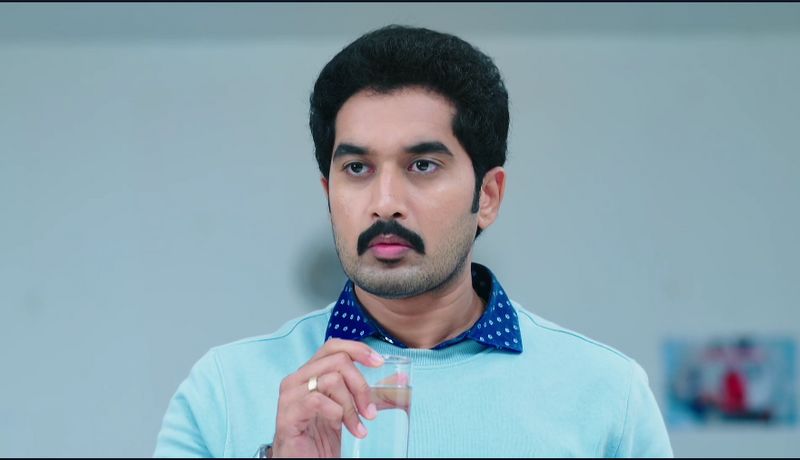 Monitha ultimate shock to doctor babu and reveals her pregnancy infront of hima in todays karthika deepam serial episode