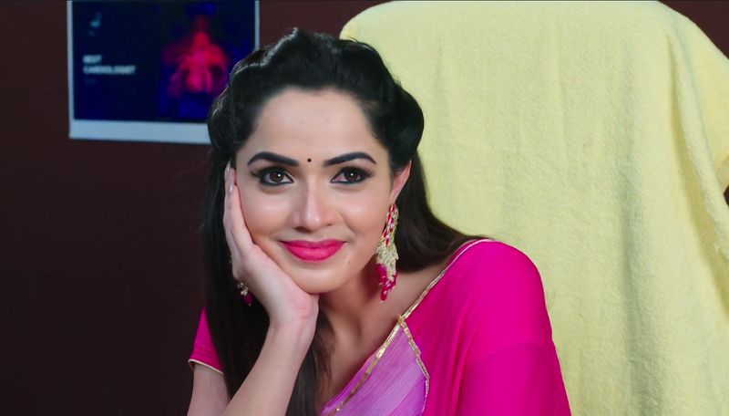 Monitha ultimate shock to doctor babu and reveals her pregnancy infront of hima in todays karthika deepam serial episode
