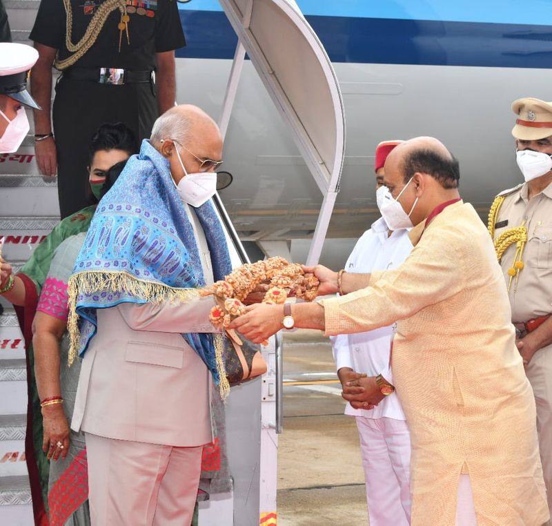 President Ram Nath Kovind arrives in Bengaluru on 4 day Karnataka visit snr