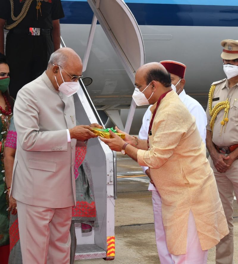 President Ram Nath Kovind arrives in Bengaluru on 4 day Karnataka visit snr