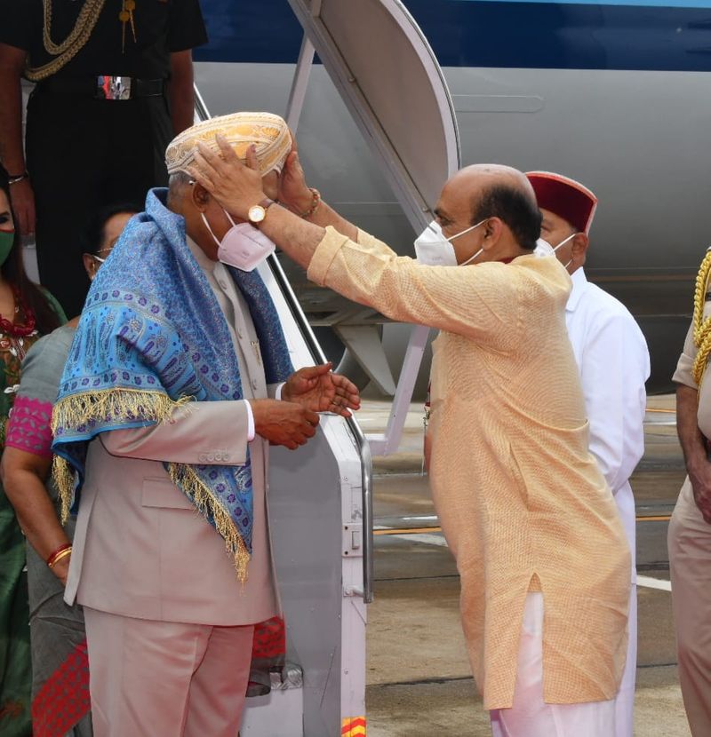 President Ram Nath Kovind arrives in Bengaluru on 4 day Karnataka visit snr