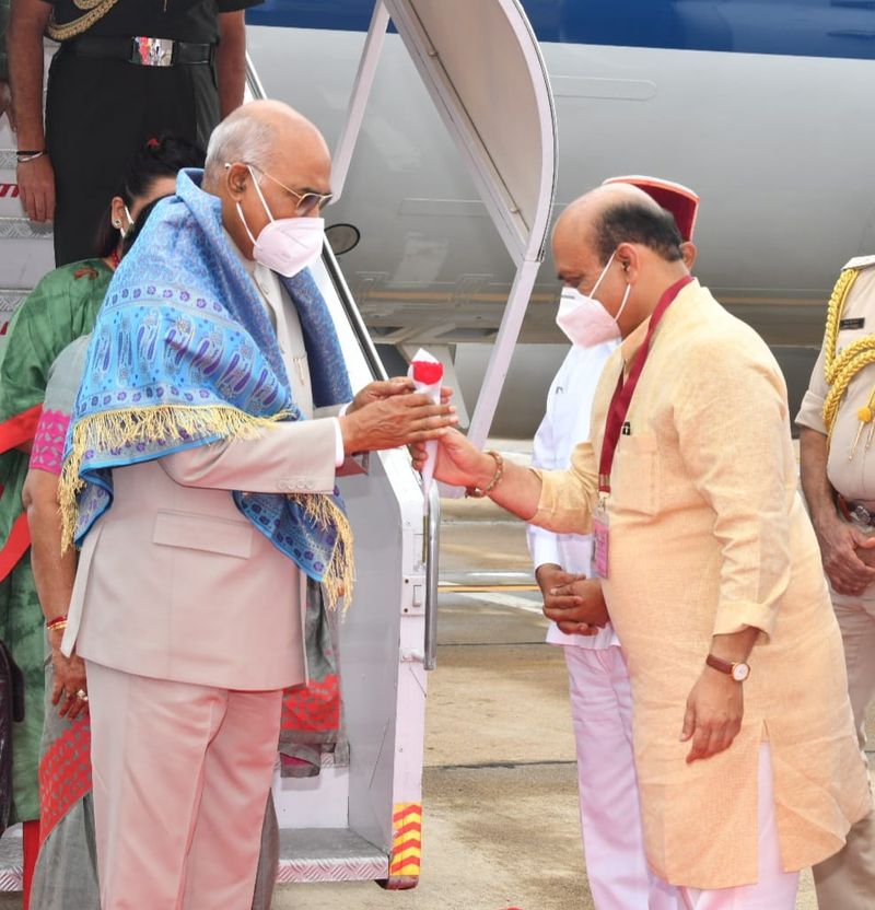 President Ram Nath Kovind arrives in Bengaluru on 4 day Karnataka visit snr