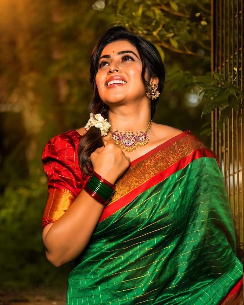 heroin poorna turns traditional she looks different in traditional attire