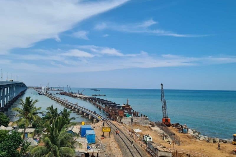 indian railways first vertical lift sea bridge at rameswaram see photo of pamban bridge