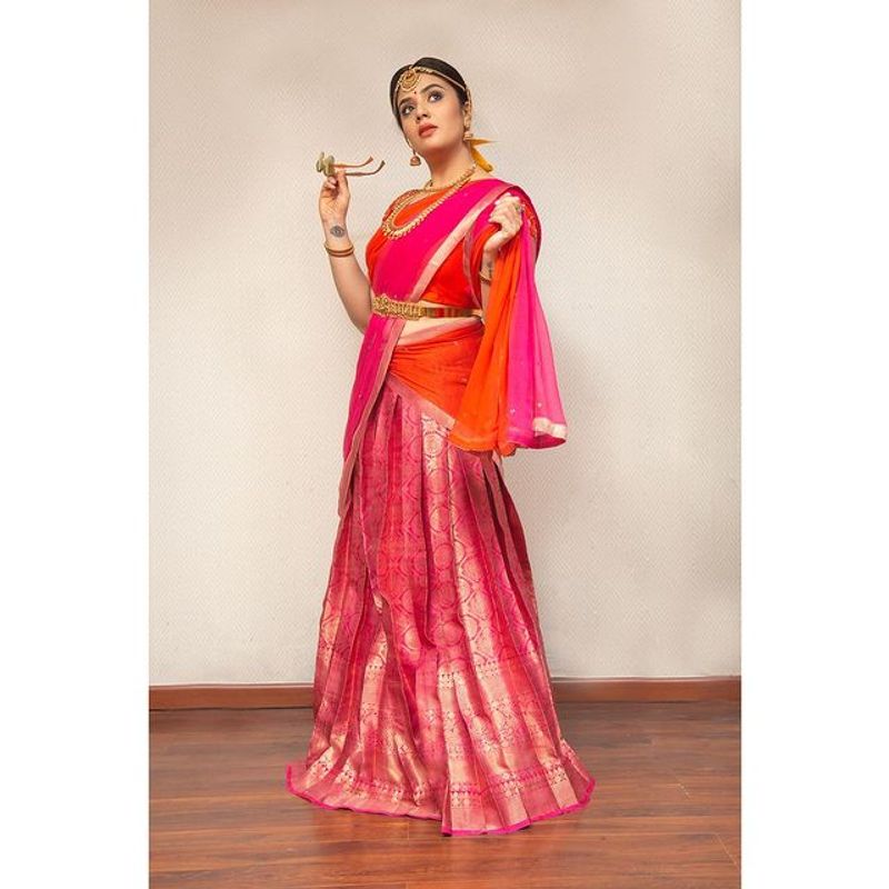 Sreemukhi Stylish photos in half saree, crazy looks in goggles