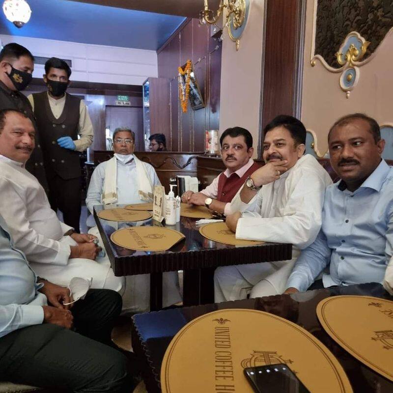 Karnataka Congress Leader siddaramaiah jolly mood at delhi after Sonia Gandhi Met rbj