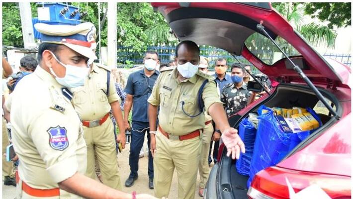 karimnagar police seized around rs 3 lakhs in huzurabad ahead of bypoll karimnagar police seized around rs 3 lakhs in huzurabad ahead of bypoll