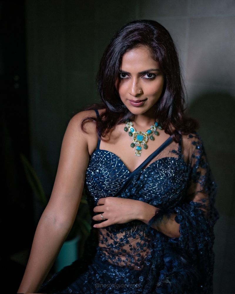 amala paul mind blowing in hot saree photos top show mesmerizing