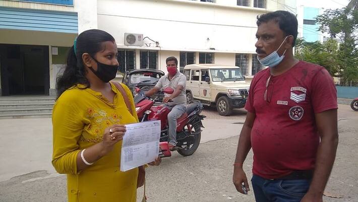 around 2 lakh rupees allegedly disappeared from bank account in Balurghat bmm around 2 lakh rupees allegedly disappeared from bank account in Balurghat bmm