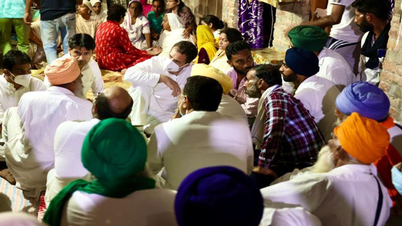 Lakhimpur Kheri Congress leaders Rahul Gandhi and Priyanka Gandhi met violence victim farmer and journalist family consoled them and assured possible help