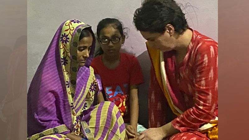 Lakhimpur Kheri Congress leaders Rahul Gandhi and Priyanka Gandhi met violence victim farmer and journalist family consoled them and assured possible help