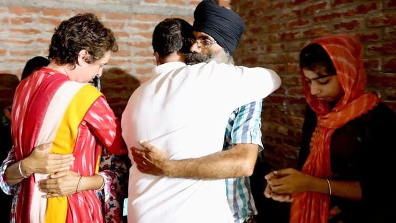 Lakhimpur Kheri Congress leaders Rahul Gandhi and Priyanka Gandhi met violence victim farmer and journalist family consoled them and assured possible help