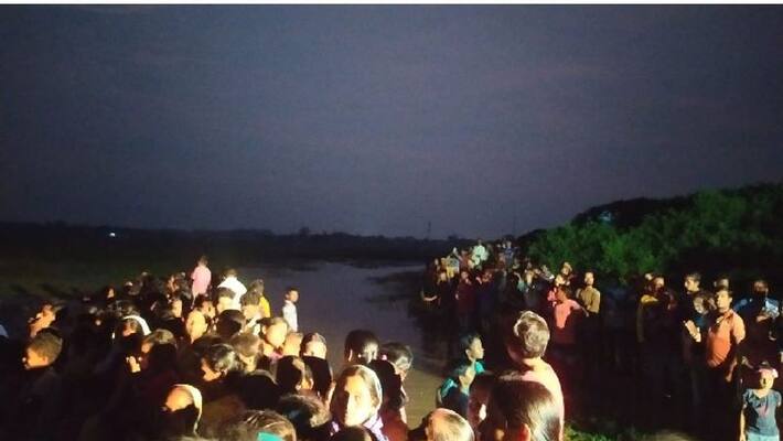 Devi Manasa will come up, the whole village gathers in the pond by superstition in Purulia bpsb Devi Manasa will come up, the whole village gathers in the pond by superstition in Purulia bpsb
