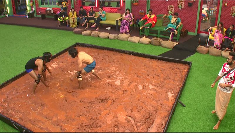dirty topics in bigg boss 5 telugu and siri shanmuk jaswanth in one bedsheet and sriram hamidha hottest romance after lights off