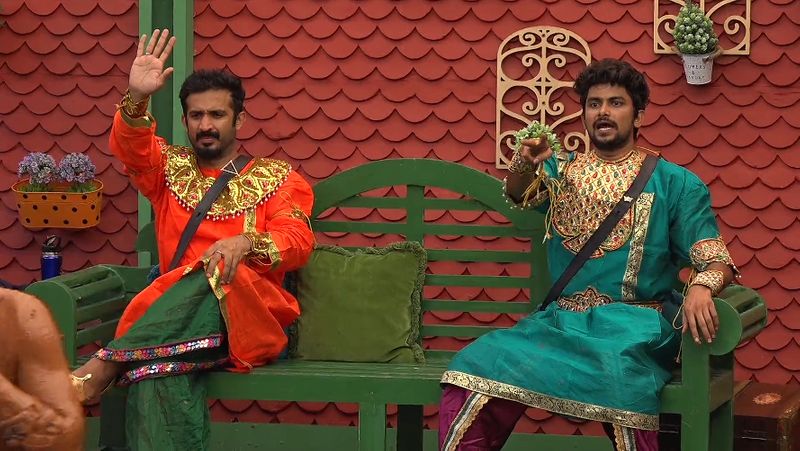 dirty topics in bigg boss 5 telugu and siri shanmuk jaswanth in one bedsheet and sriram hamidha hottest romance after lights off